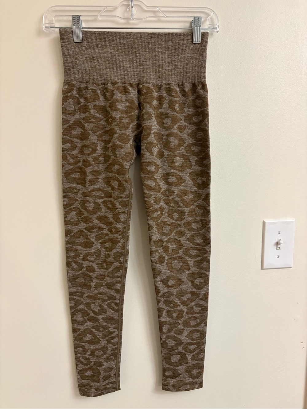 NVGTN Mocha Leopard Seamless Leggings Small High Waisted Gym Workout Athleisure - Picture 5 of 6